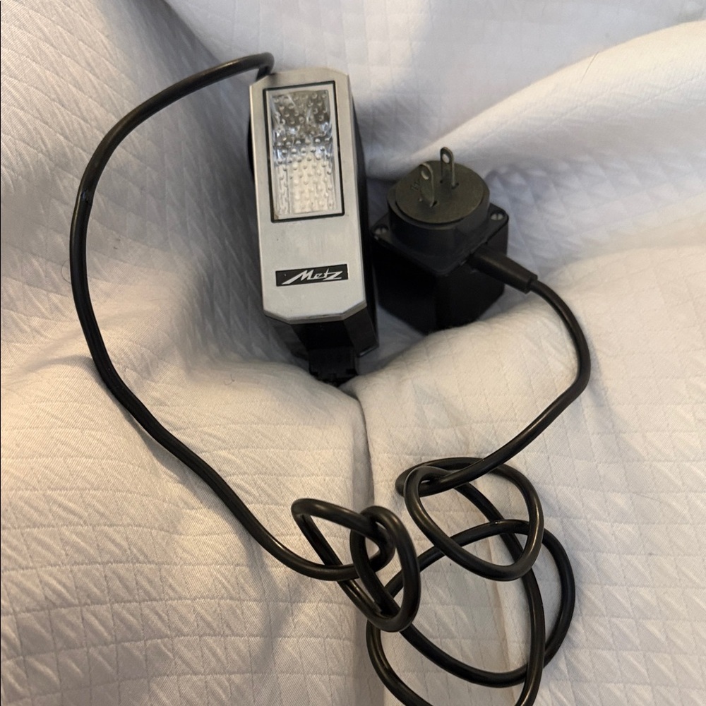 Metz Camera Flash with Cable. untested